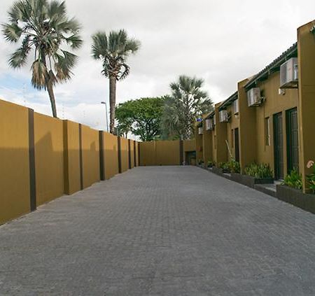 Ekamuti Town Lodge Oniihandi Екстериор снимка