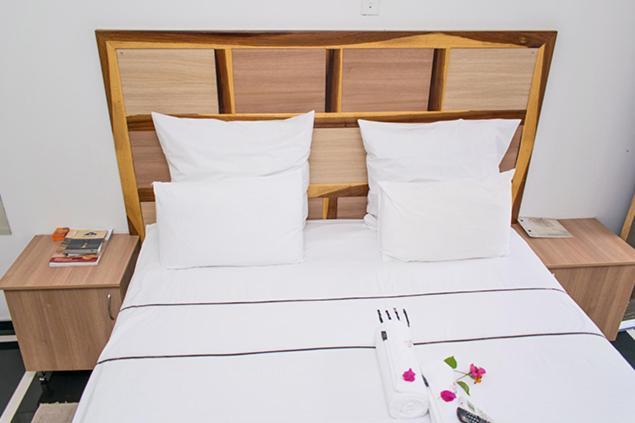 Ekamuti Town Lodge Oniihandi Екстериор снимка