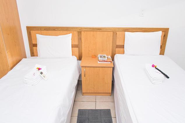 Ekamuti Town Lodge Oniihandi Екстериор снимка